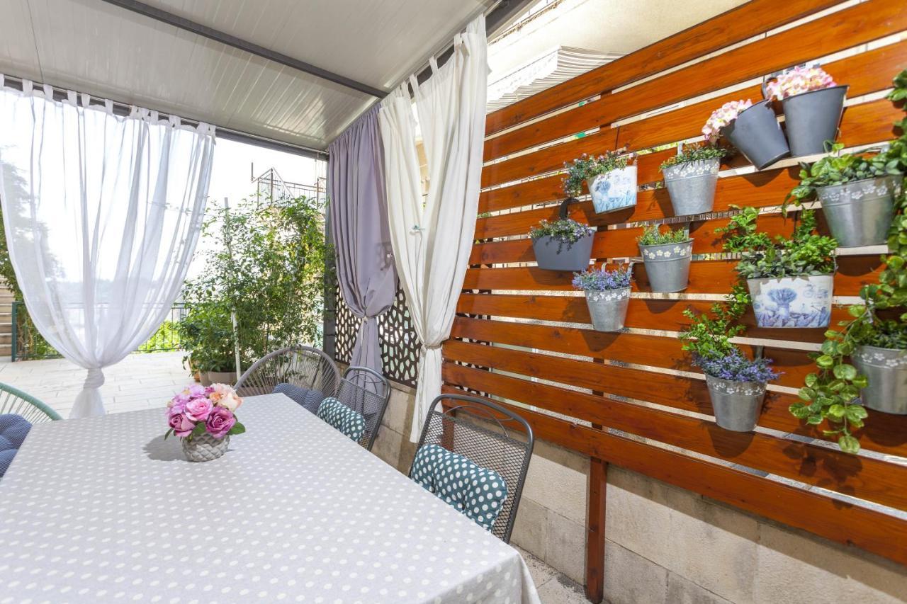 Apartments Maras Makarska Oda fotoğraf
